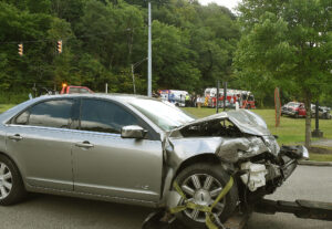 3-vehicle crash at light